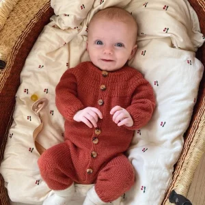 Anker's Onesie by PetiteKnit, suomeksi